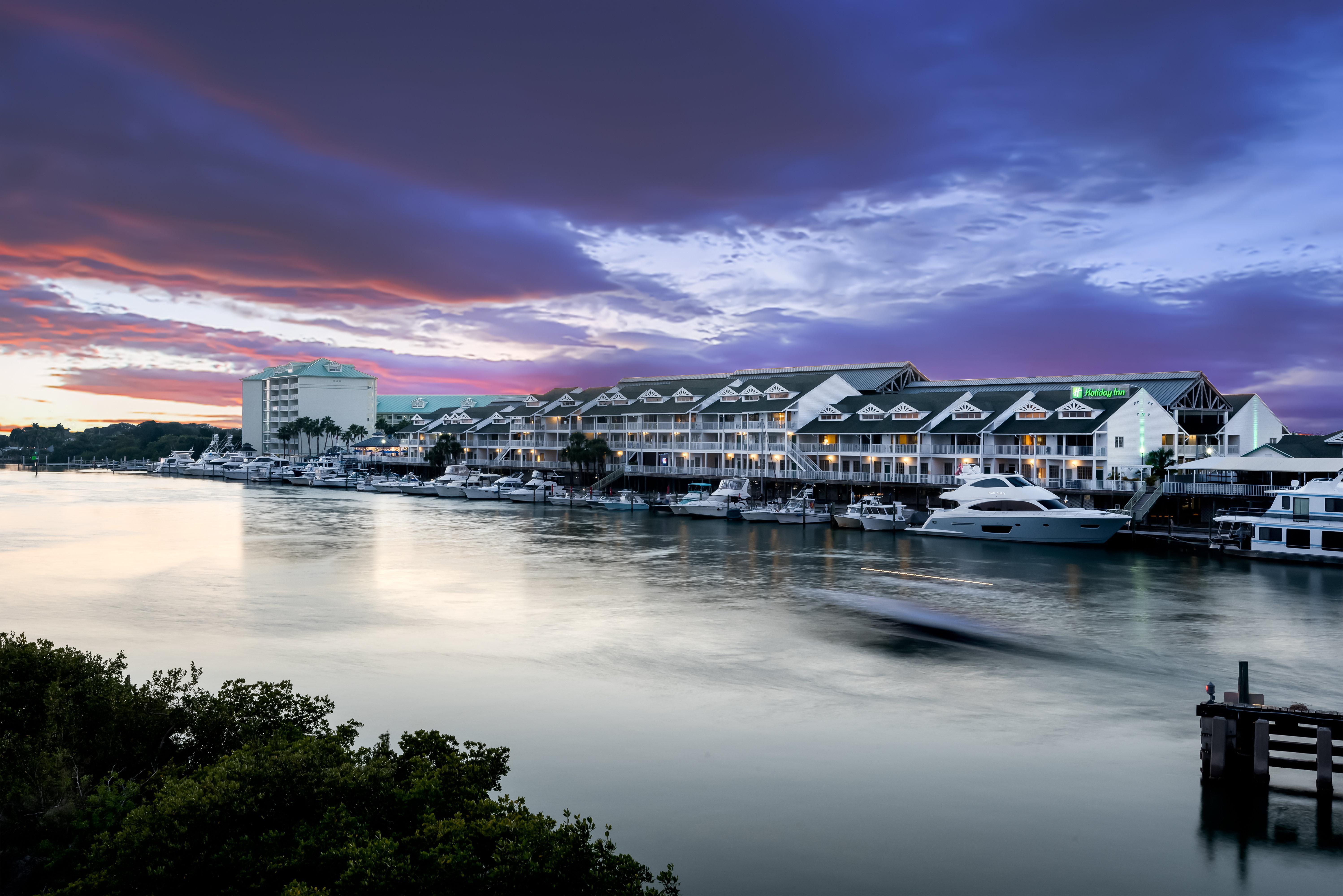 Holiday Inn & Suites Clearwater Beach S-Harbourside Bagian luar foto